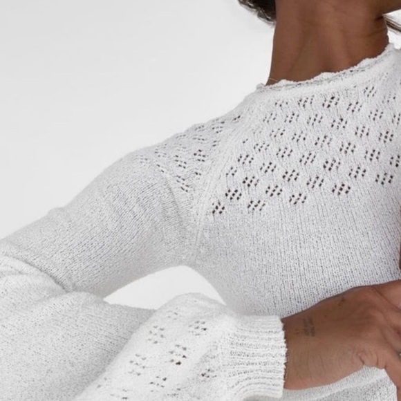 Elegant White Knit Dress - Picture 3 of 4